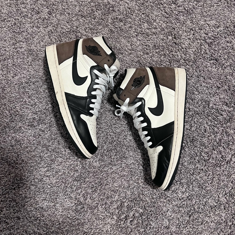 JORDAN 1 DARK MOCHA